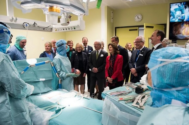 A svéd király látogatáson a Karolinska Kórházban 2018-ban