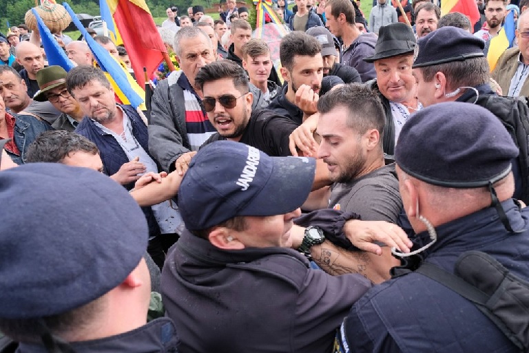 A magyar tüntetők elvonultak a helyszínről - a Maszol.ro portálról