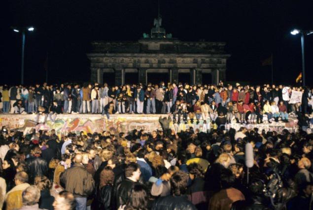 A berlini fal leomlása 1989